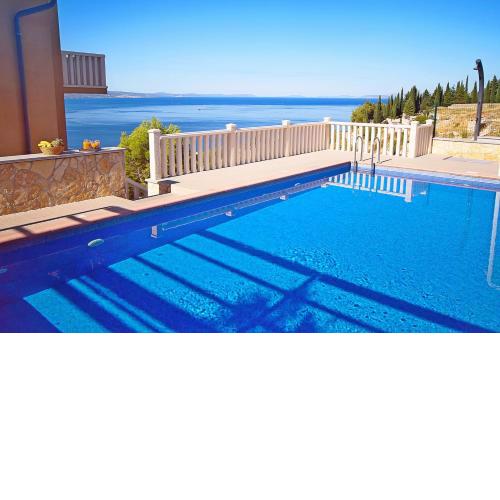 Villa Ana with private 50m2 pool, 7 bedrooms, 7 bathrooms, 18 persons max