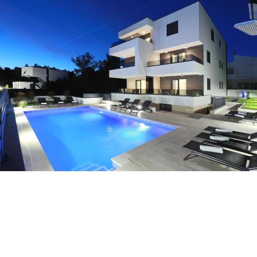 Villa Ankora 2 with heated pool