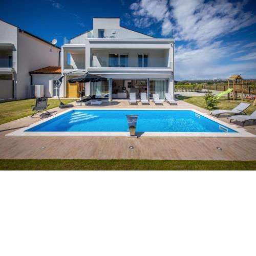 Villa Eni East
