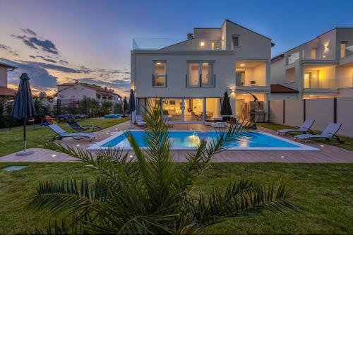 Villa Eni West