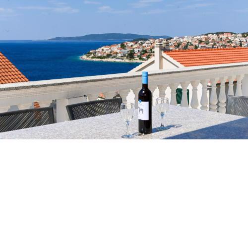 Villa Grande Vista - Spacious 3 BR Apartment with Large terrace and Fantastic sea view