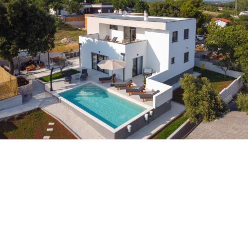 Villa Hana only 2km from the beach