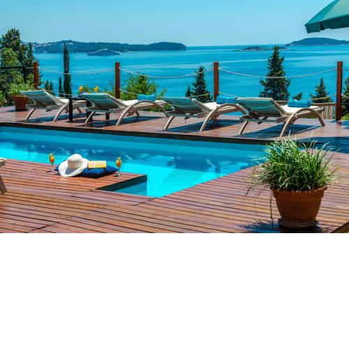 Villa Hortensia-With private pool and beaches front
