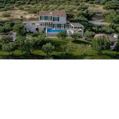 Villa Iva Kaštel Lukšic