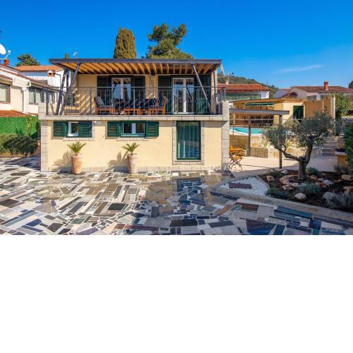 Villa Ivona with heated pool in Rovinj