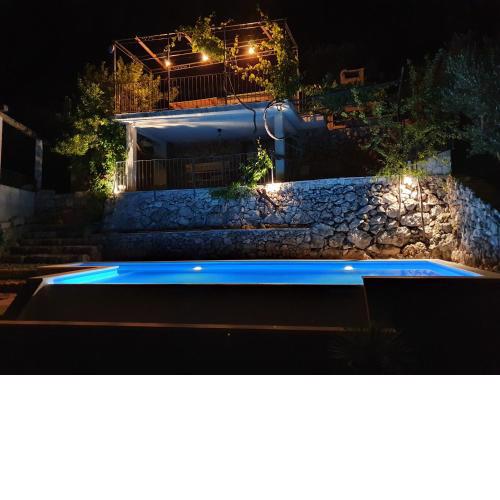 Villa Jerković-Secluded house with pool