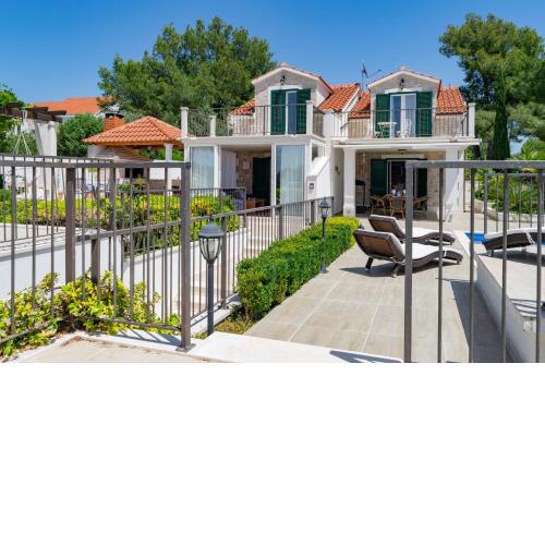 Villa Julia 16 people