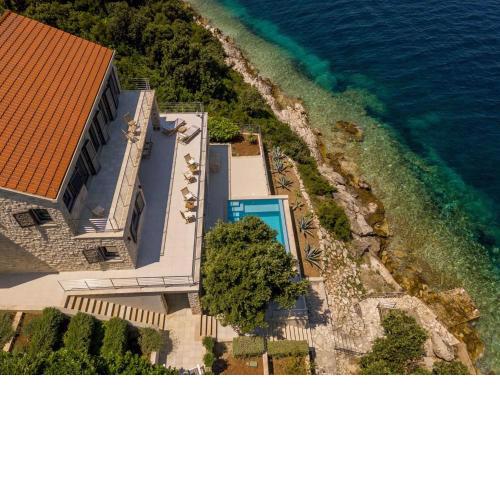 Villa Korcula Waterfront A Beautiful 5 Bedroom Villa A Few Steps from The Sea