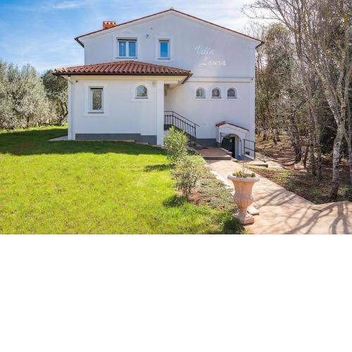 Villa Laura in Medulin for 8 persons only 1.5 km from the beach