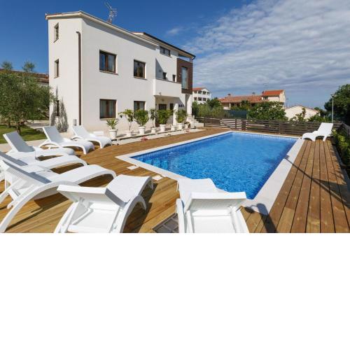 Villa Laura with Pool Nr. 4