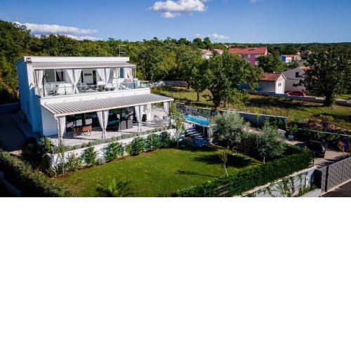 Villa Leones