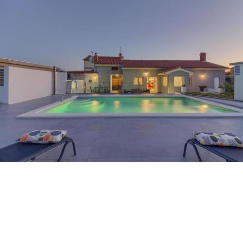 Villa LUNA