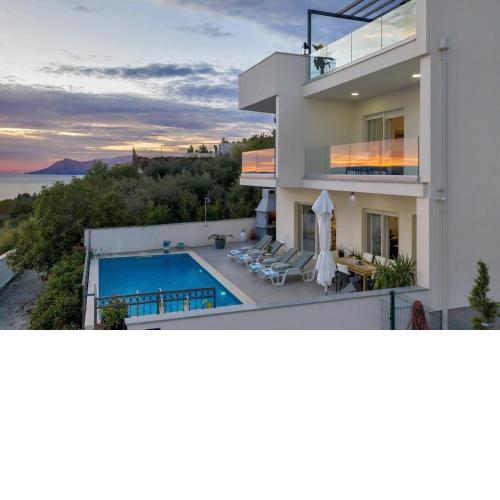 Villa M a luxury villa in Makarska, pool and gym