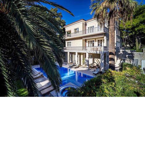 Villa Mestro - 5 Bedroom historical villa - Sea front with sea views - Perfect for families