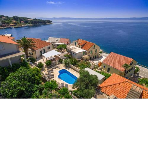 Villa Mir Vami with private pool and just few steps away from the sea