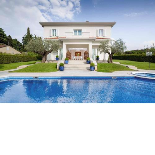 Villa Nikole Prestige - Beautiful 5 bedroom Villa - Luscious Gardens with Sea View