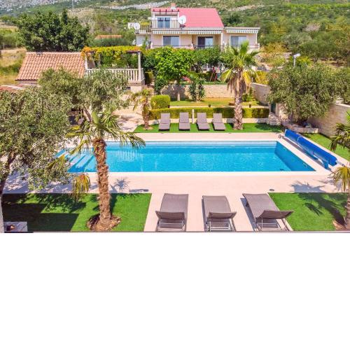 Villa Paula with 7 bedrooms, heated 36sqm private pool, Jacuzzi, Gym and sea views