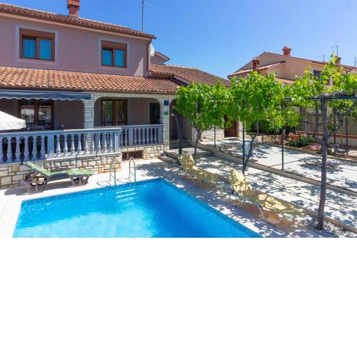 Villa Pula with pool in a natural environment in Pula