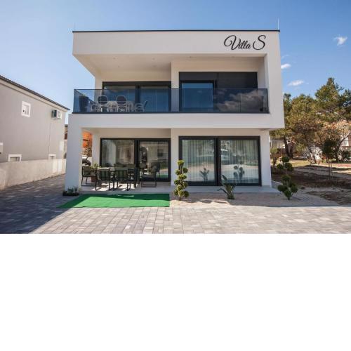 Villa S