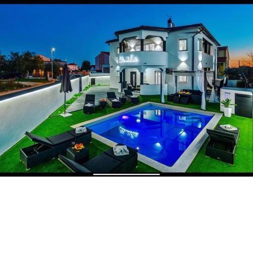 Villa White