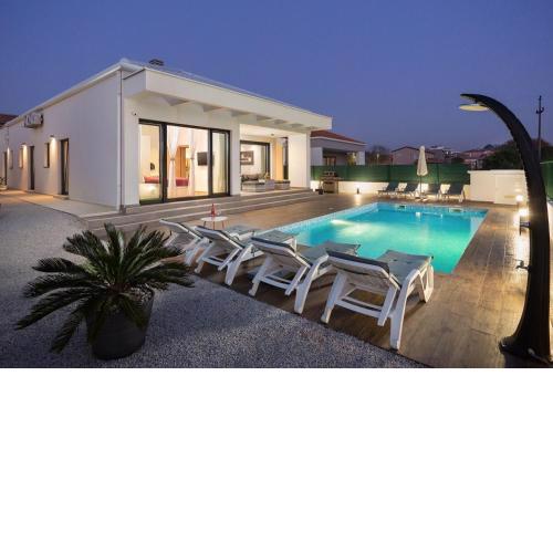 Villa with heated pool - Villa Luna & Pia
