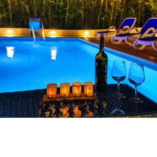 Villa Yellow with Heated Pool