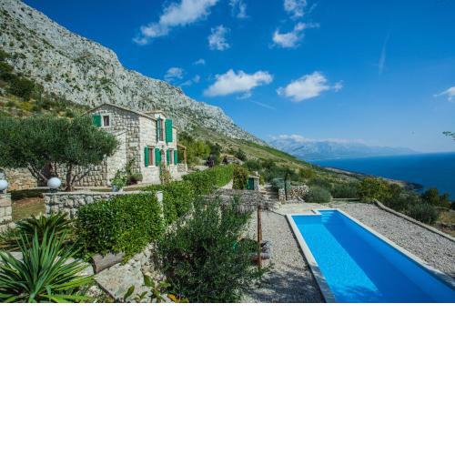 Beautiful Dalmatian stone villa with pool