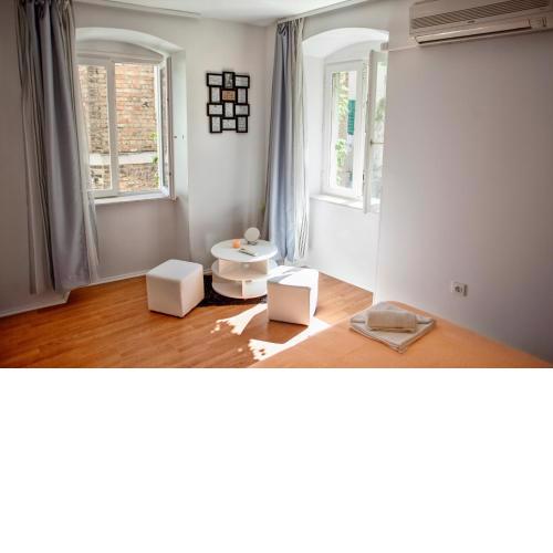 West Wall Apartment