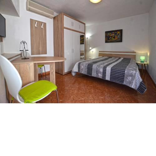 Yulia Apartments