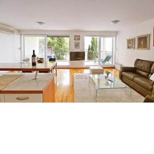 Zenta Luxury Apartment
