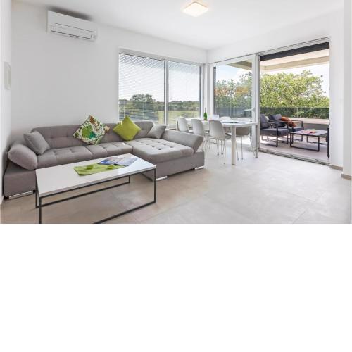 Amazing apartment in Stinjan with 2 Bedrooms and WiFi
