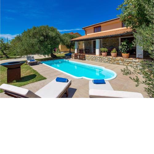 Amazing home in Palit with 3 Bedrooms, WiFi and Outdoor swimming pool