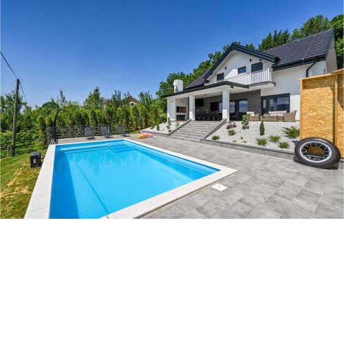 Amazing Home In Stubicke Toplice With 5 Bedrooms, Heated Swimming Pool And Indoor Swimming Pool