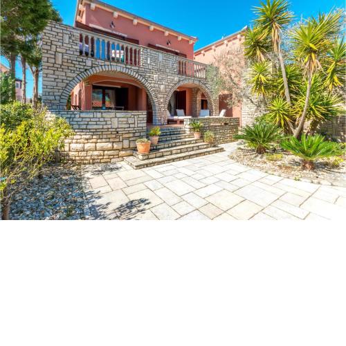 Amazing home in Ugljan with WiFi and 4 Bedrooms