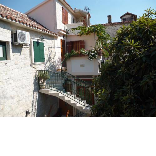 Apartment and Room Ivica