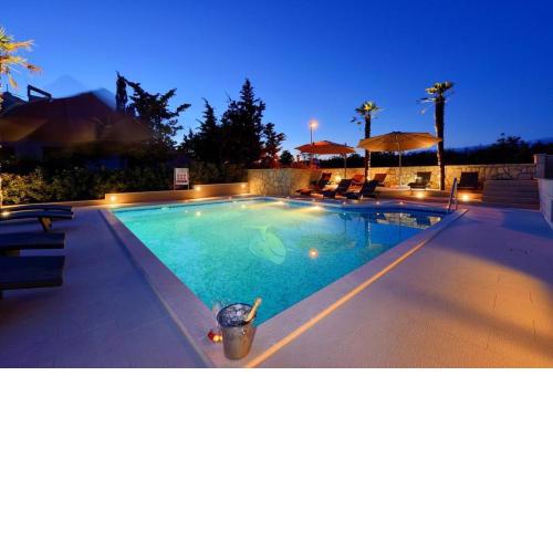 Apartment Luka - with pool