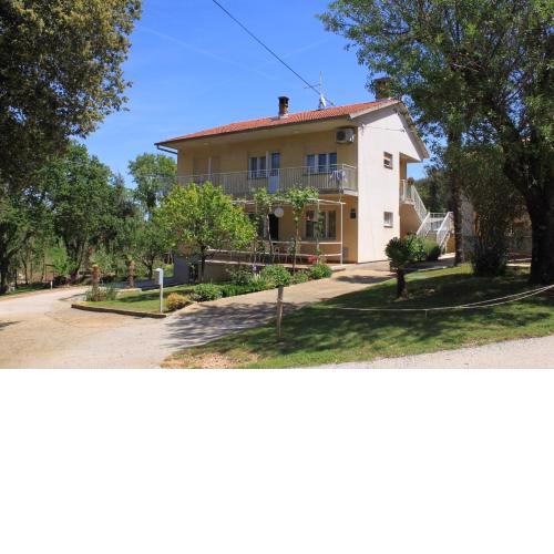 Apartments for families with children Banjole, Pula - 2258