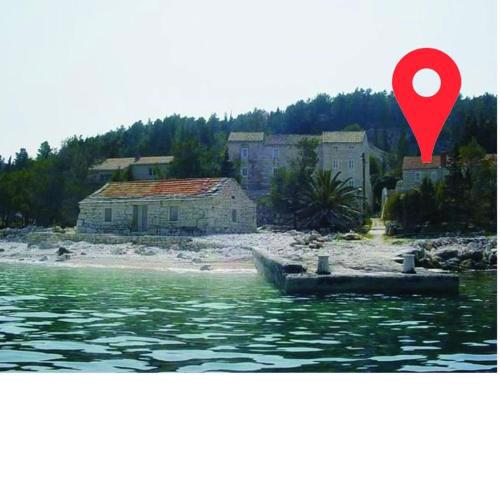 Authentic island house with nice sea view high privacy only 30m from the beach