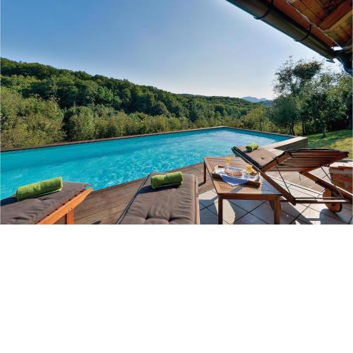 Awesome Home In Hrascica With 3 Bedrooms, Wifi And Outdoor Swimming Pool