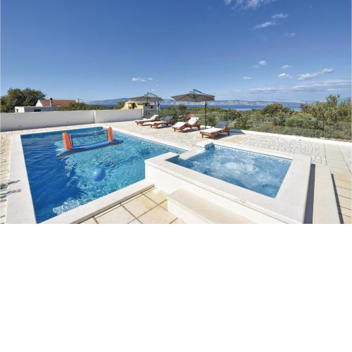 Awesome Home In Poljica With 2 Bedrooms, Jacuzzi And Outdoor Swimming Pool