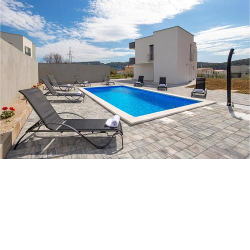 Awesome Home In Rab With Outdoor Swimming Pool, Wifi And Swimming Pool
