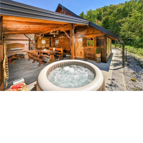 Awesome home in Varazdin Breg with Jacuzzi, WiFi and 2 Bedrooms