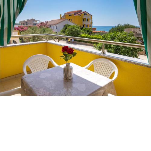Beautiful apartment in Povljana with WiFi and 2 Bedrooms