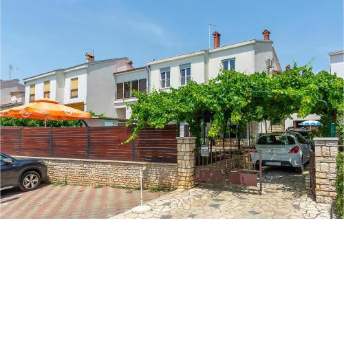 Beautiful apartment in Pula with WiFi and 4 Bedrooms