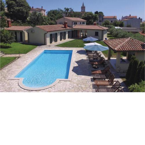 Beautiful Home In Liznjan With Jacuzzi, Sauna And Outdoor Swimming Pool