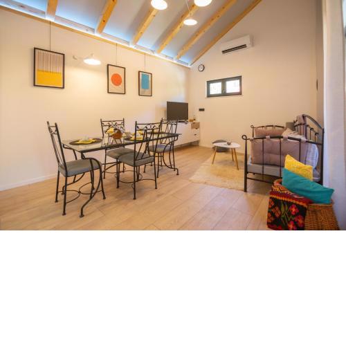 Central 2B apartment with private parking