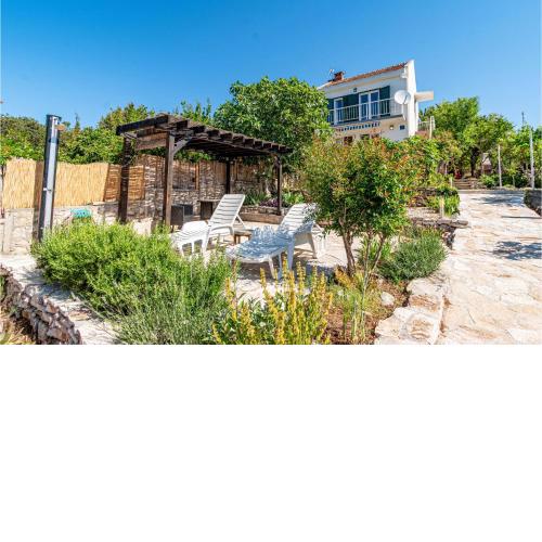 Holiday home Loviste 1