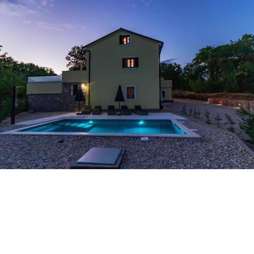 Holiday house Toš