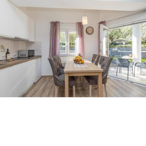 Island Resort Mihaela - Happy Rentals