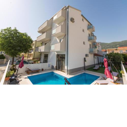Marko Apartments
